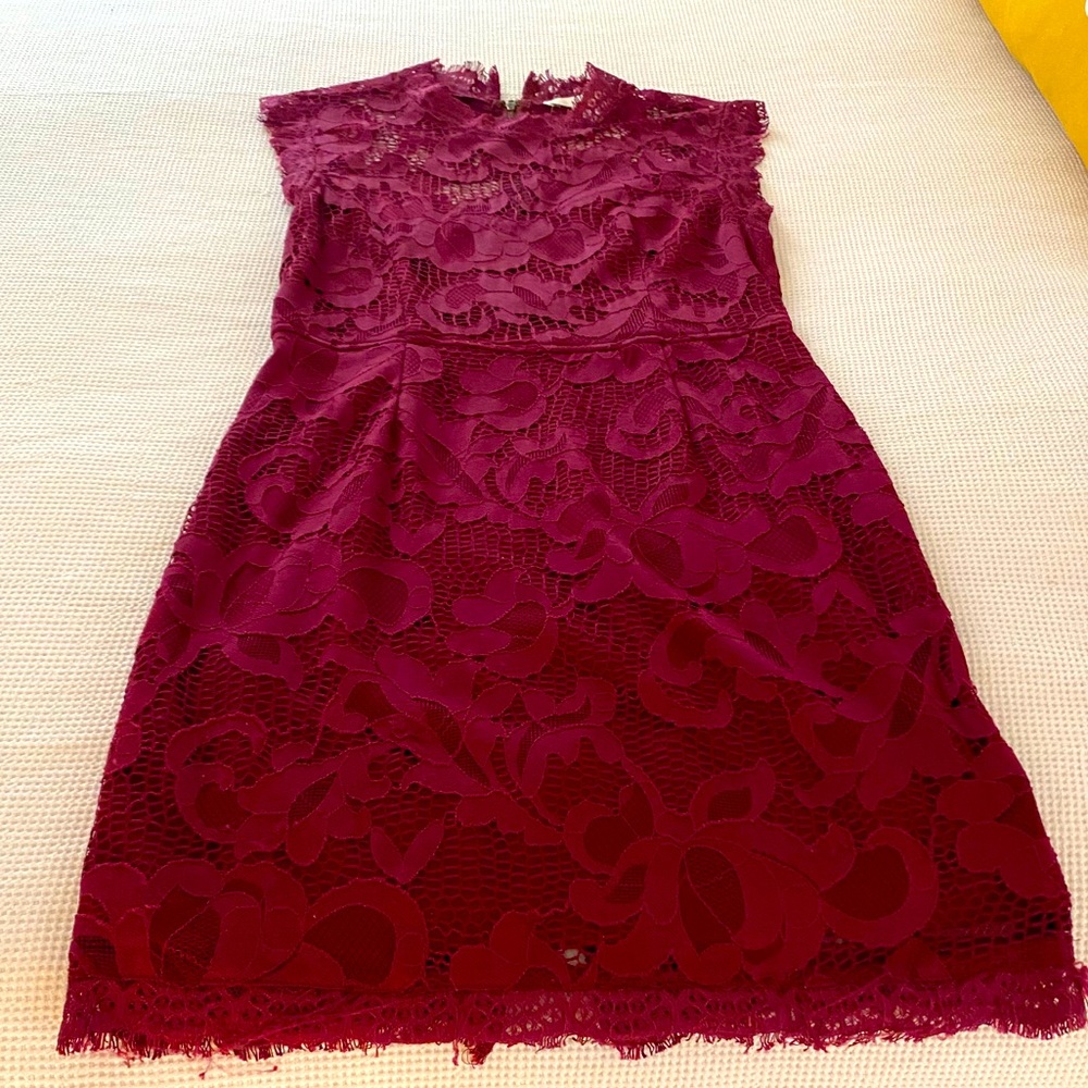 Maroon lace cocktail dress 💃